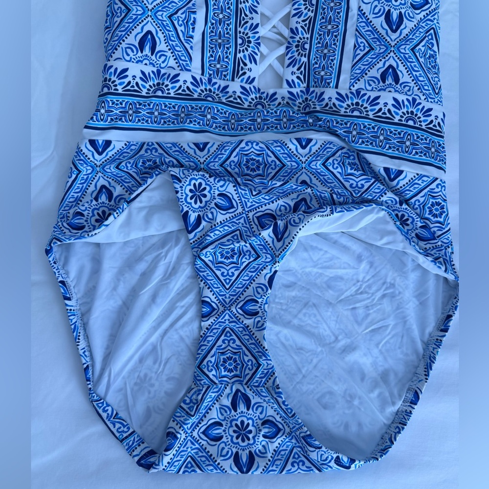 La Blanca Strappy One Piece Swimsuit SZ 10 Capri Blue Mediterranean Breeze - Picture 11 of 16